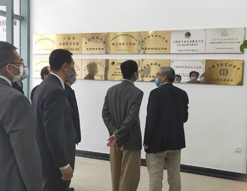 吴清副市长一行听取了亿万先生mr关于一站式综合研发效劳的手艺实力先容