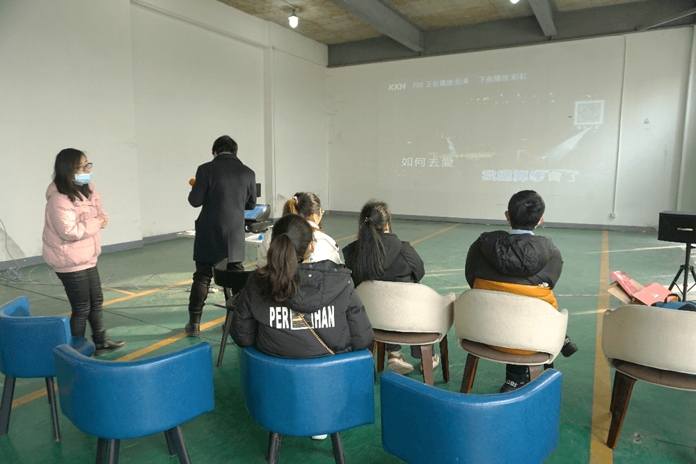 在春节 “乐七天” 活动中，，，，，，，，亿万先生mr给留沪过春节的员工准备了富厚多彩的活动